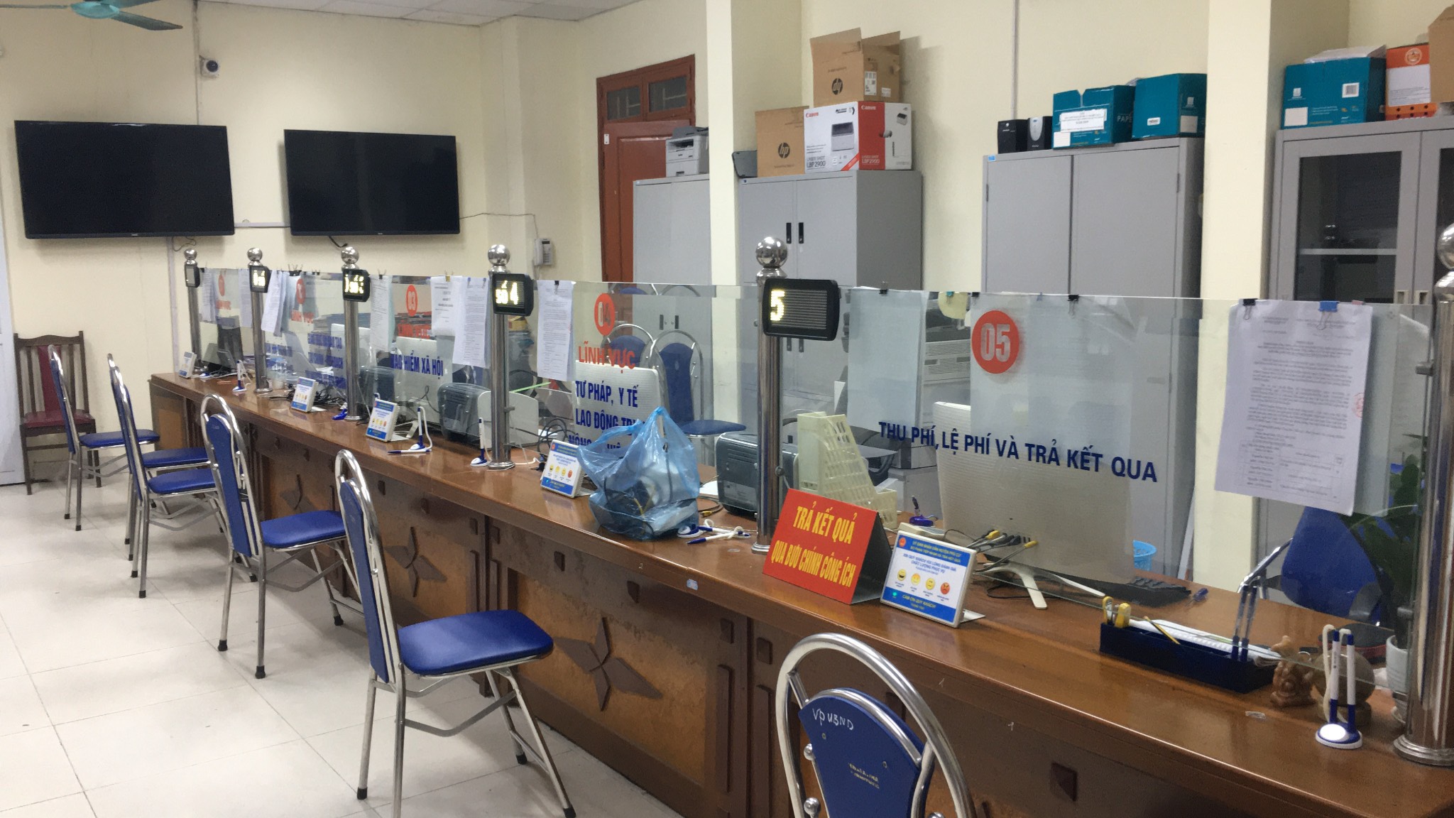 HỆ THỐNG XẾP HÀNG TỰ ĐỘNG CHO HÀNH CHÍNH CÔNG